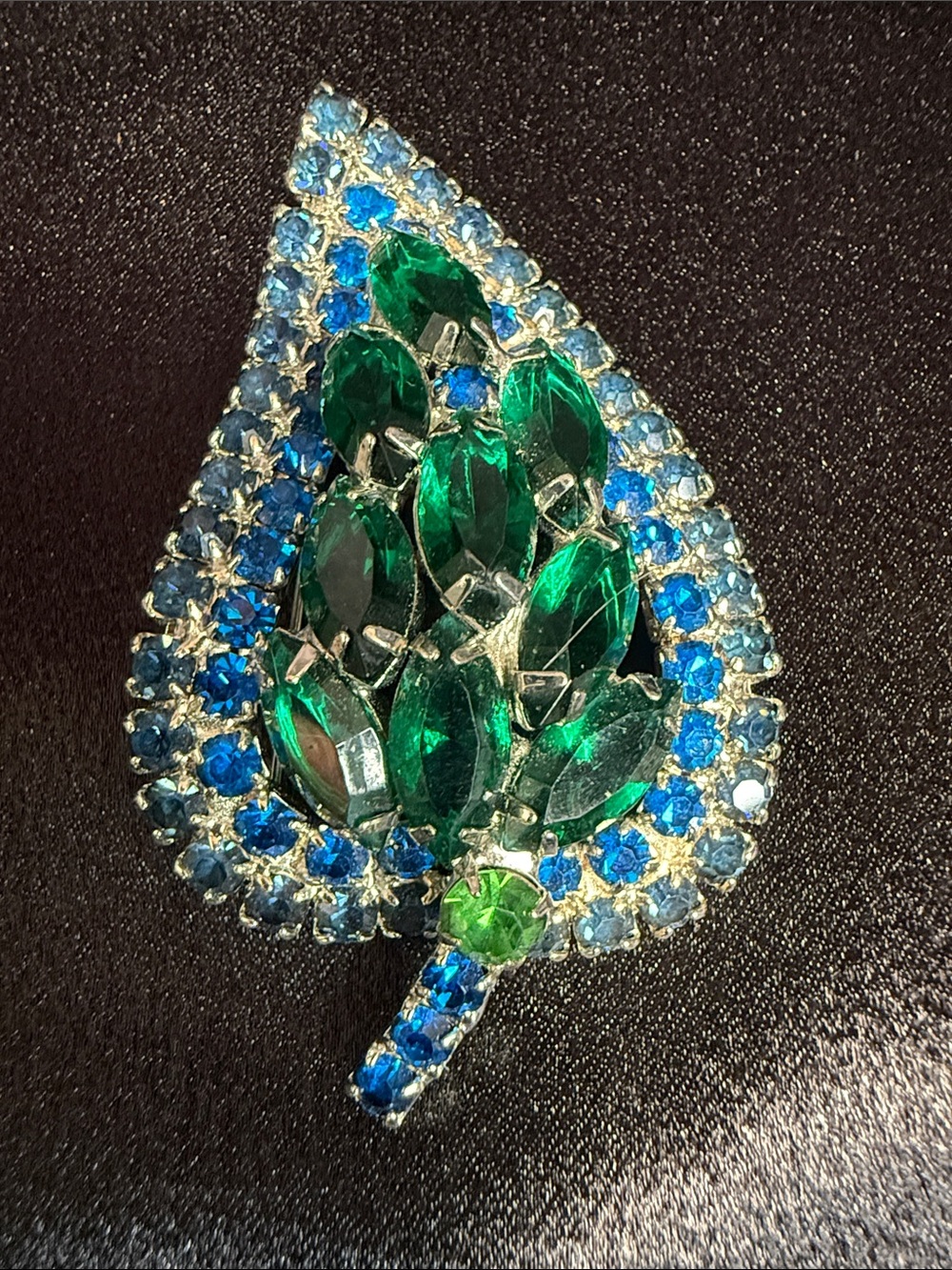 Vintage-Inspired Green and Blue Leaf Brooch - Unbranded Juliana Style
